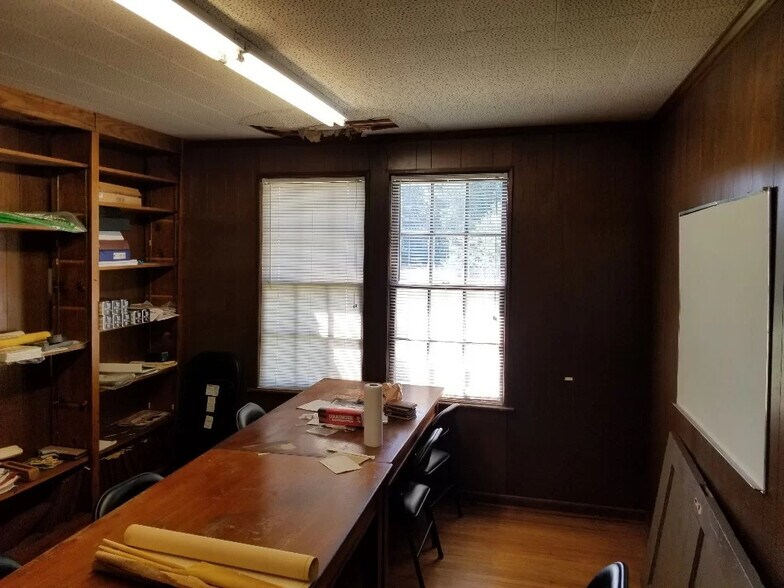 More Photos Of 5021 Statesville Rd, Charlotte Warehouse For Sale