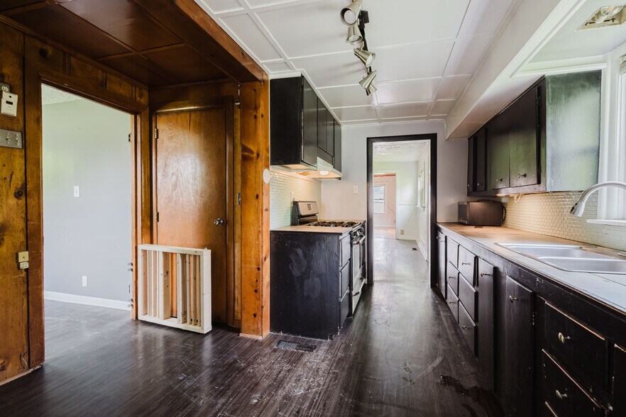 More Photos Of , Lexington Specialty For Sale