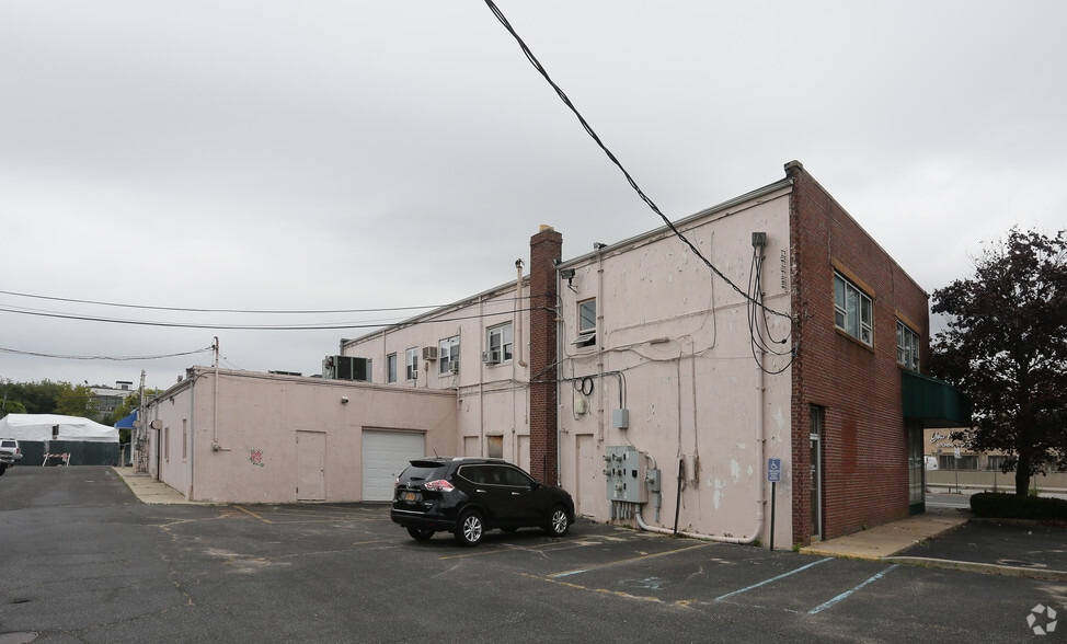 More Photos Of 356-370 Sunrise Hwy, West Babylon Storefront For Sale