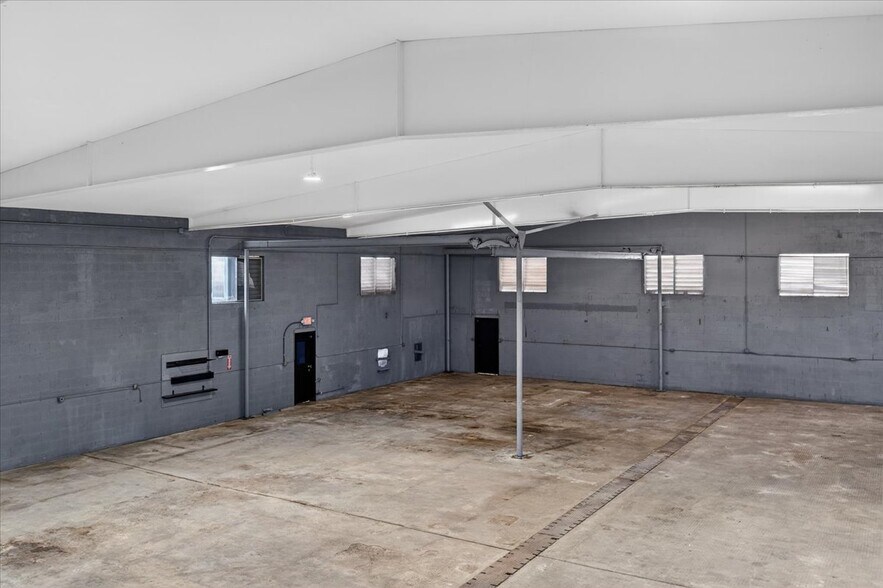 More Photos Of 749 N Plano St, Porterville Warehouse For Lease