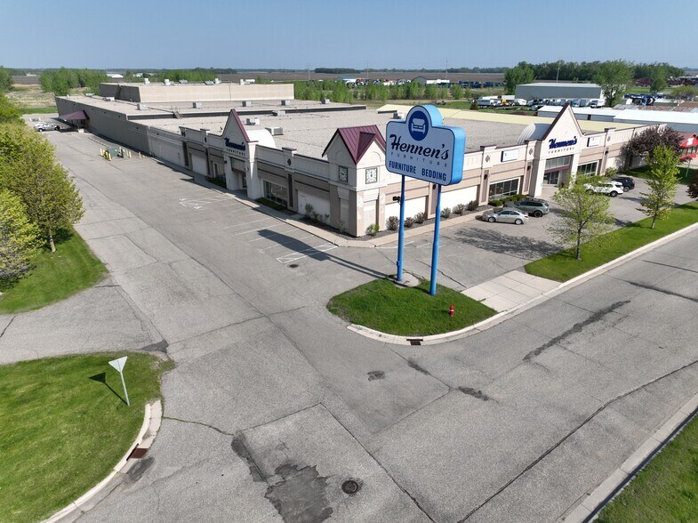 More Photos Of 3901 Abbott Dr, Willmar Freestanding For Sale