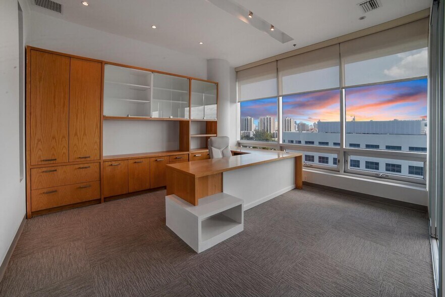 More Photos Of 20900 NE 30th Ave, Aventura Office Residential For Lease