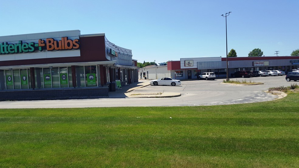 More Photos Of 2022-2042 E Mason St, Green Bay Storefront For Lease