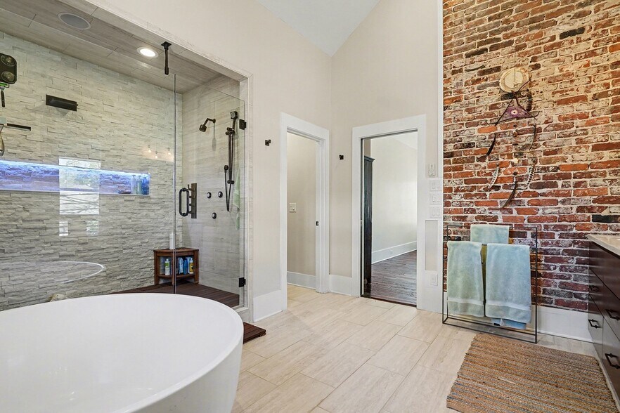 More Photos Of 117 E Maple St, Decatur Loft Creative Space For Sale