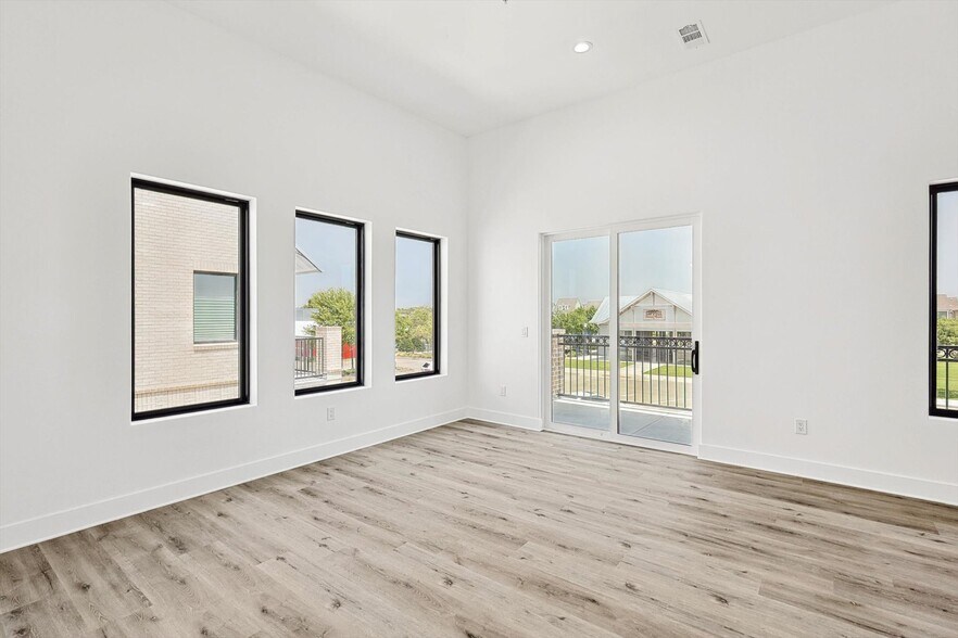 More Photos Of 767 W Main St, Coppell Storefront Retail Office For Sale