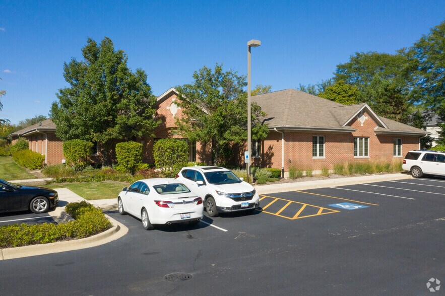Primary Photo Of 6833-6837 S Kingery Hwy, Willowbrook Office For Lease