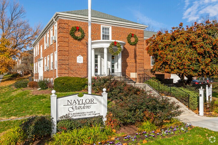 More Photos Of 2725 30th St SE, Washington Apartments For Sale