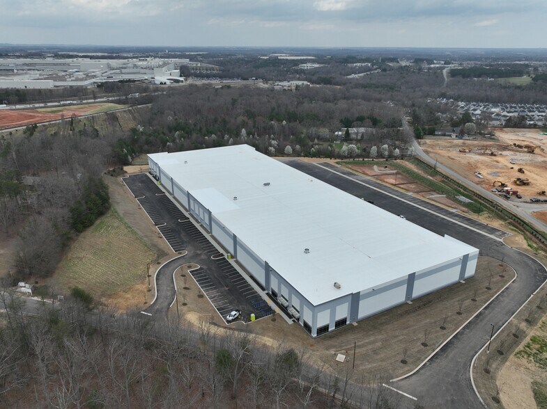 More Photos Of 891 Deyoung Rd, Greer Warehouse For Lease