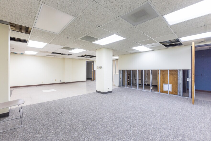 More Photos Of 301 Cypress St, Abilene Office For Sale