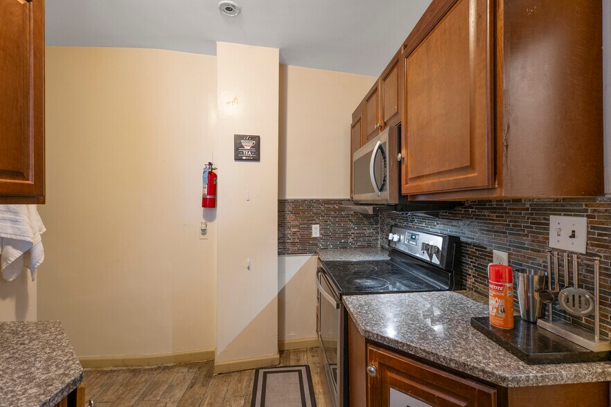 More Photos Of 1010 Pennsylvania Ave SE, Washington Hospitality For Sale