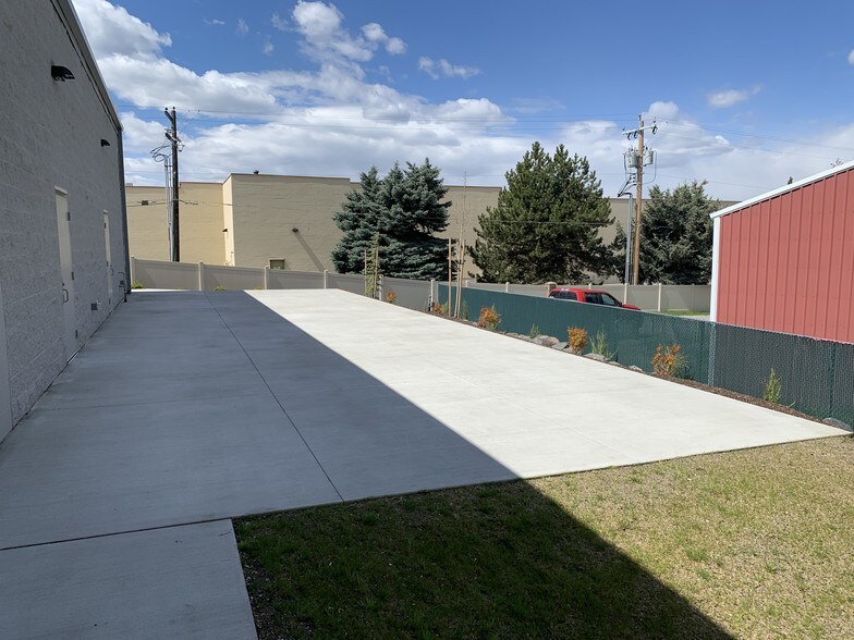 More Photos Of 513 E Hastings Rd, Spokane Storefront Retail Office For Lease