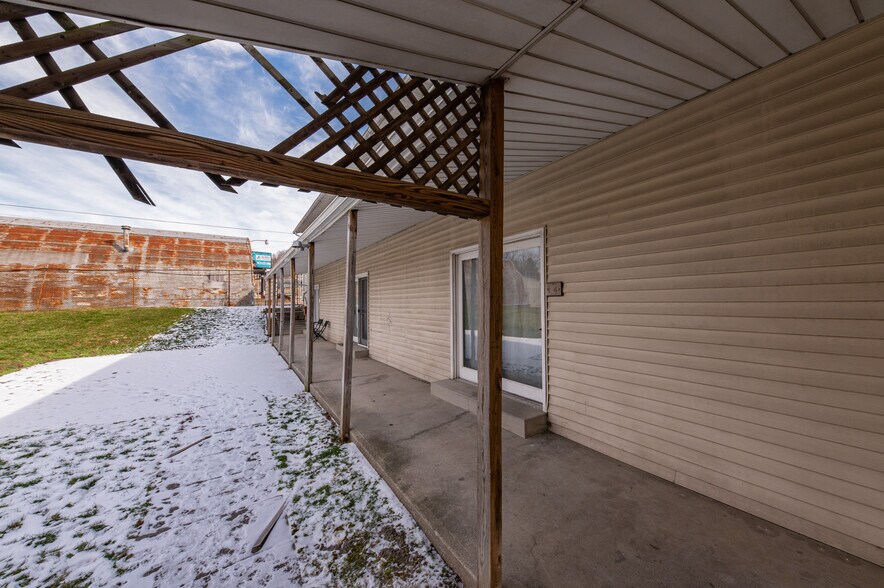 More Photos Of 18 Powers Ct, Westover Apartments For Sale