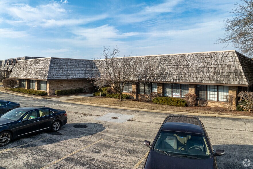More Photos Of 14047 W Petronella Dr, Libertyville Unknown For Sale