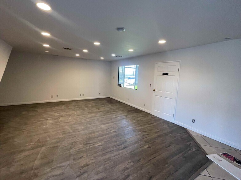 More Photos Of 13861 Seaboard Cir, Garden Grove Warehouse For Lease