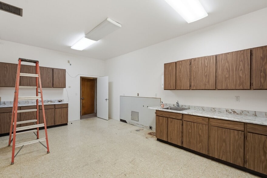 More Photos Of 645 Kelly Ave, Half Moon Bay Funeral Home For Sale