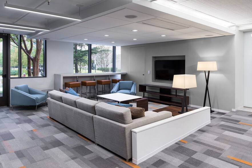 More Photos Of 2325 Dulles Corner Blvd, Herndon Office For Lease