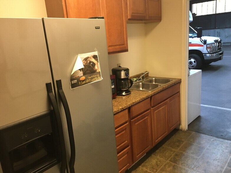 More Photos Of 1375 Fitzgerald Ave, San Francisco Warehouse For Lease