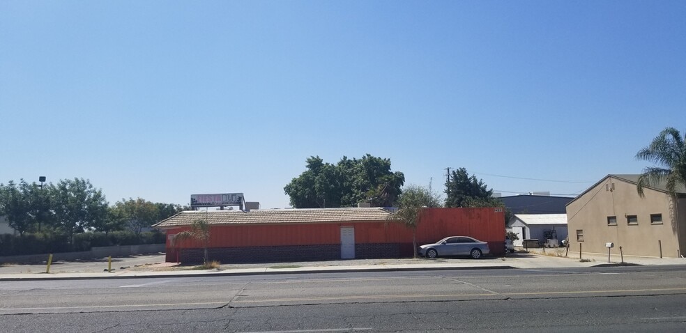 More Photos Of 2435 S K St, Tulare Bar For Sale