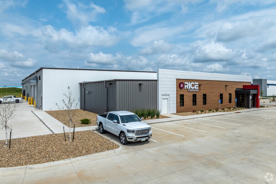 More Photos Of 6815 Innovation Dr, Cedar Falls Industrial For Lease