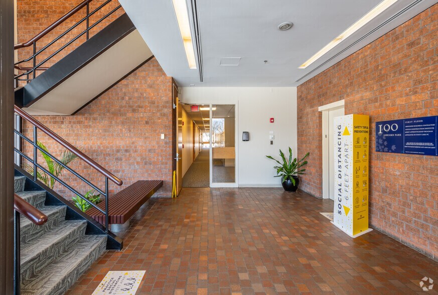 More Photos Of 100 Unicorn Park Dr, Woburn Office For Lease