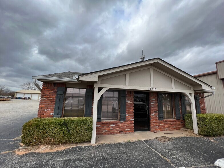 More Photos Of 14716 S Grant St, Bixby Light Distribution For Lease