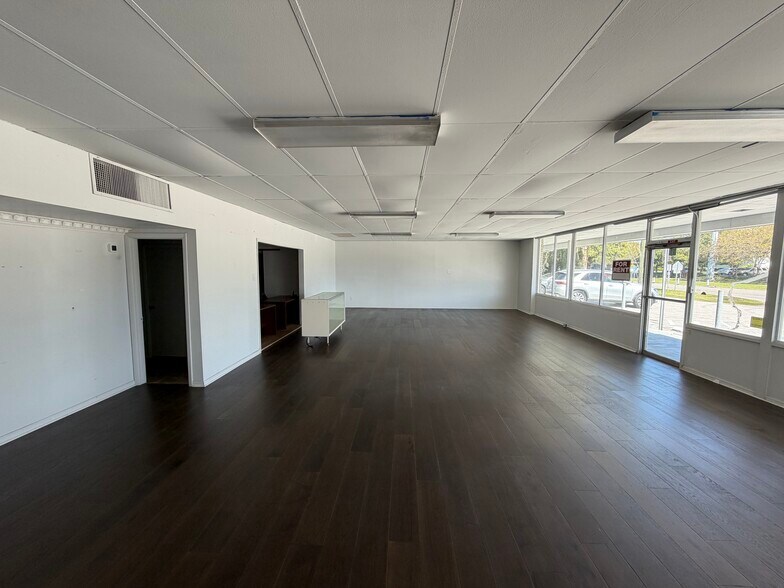 More Photos Of 95 N Highland Ave, Largo General Retail For Lease