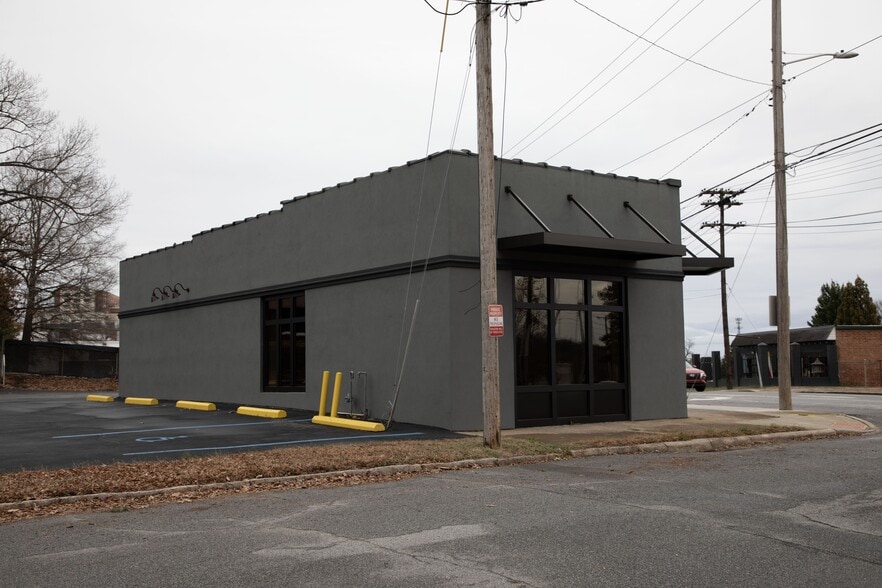 More Photos Of 131 Oak St, High Point Freestanding For Lease