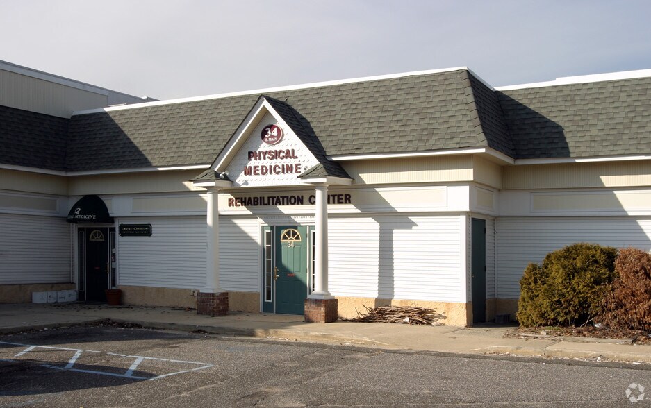 More Photos Of 30-40 E Main St, Bay Shore Storefront Retail Office For Lease