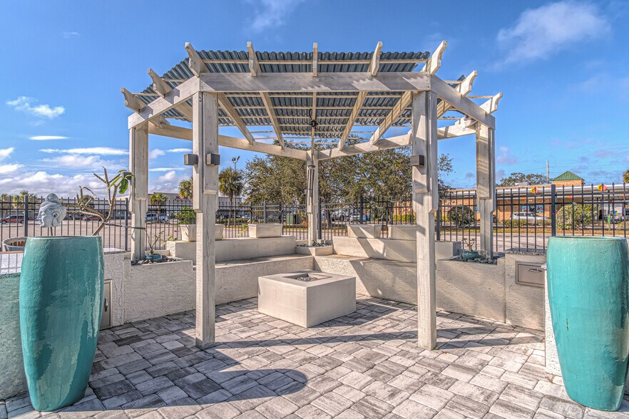 More Photos Of 2036 S Ridgewood Ave, Daytona Beach Medical For Sale