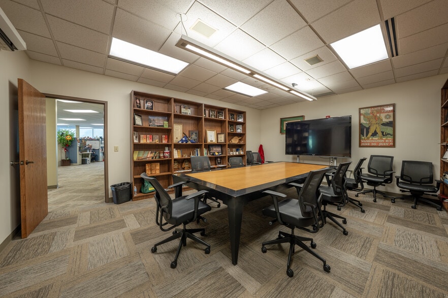 More Photos Of 807 Kinnear Rd, Columbus Medical For Sale