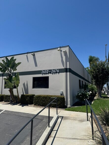More Photos Of 2650-2676 S Grand Ave, Santa Ana Warehouse For Lease