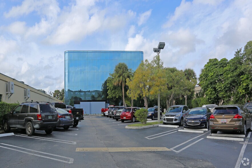 More Photos Of 2240 Palm Beach Lakes Blvd, West Palm Beach Office For Sale