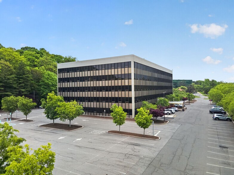 More Photos Of 550 Mamaroneck Ave, Harrison Unknown For Lease