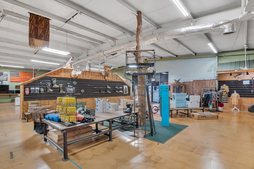 More Photos Of 2023 Memorial Dr, Waycross General Retail For Sale