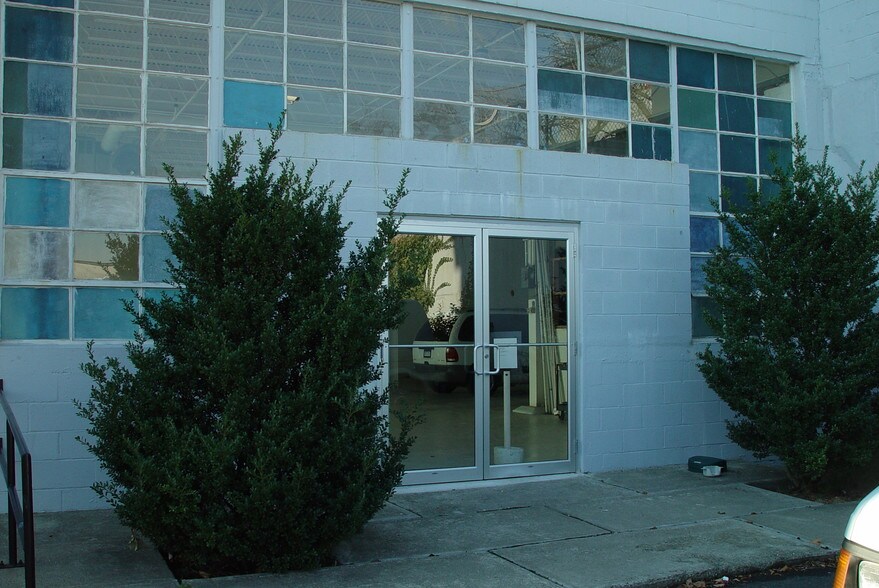 More Photos Of 33 New Broad St, Port Chester Warehouse For Lease