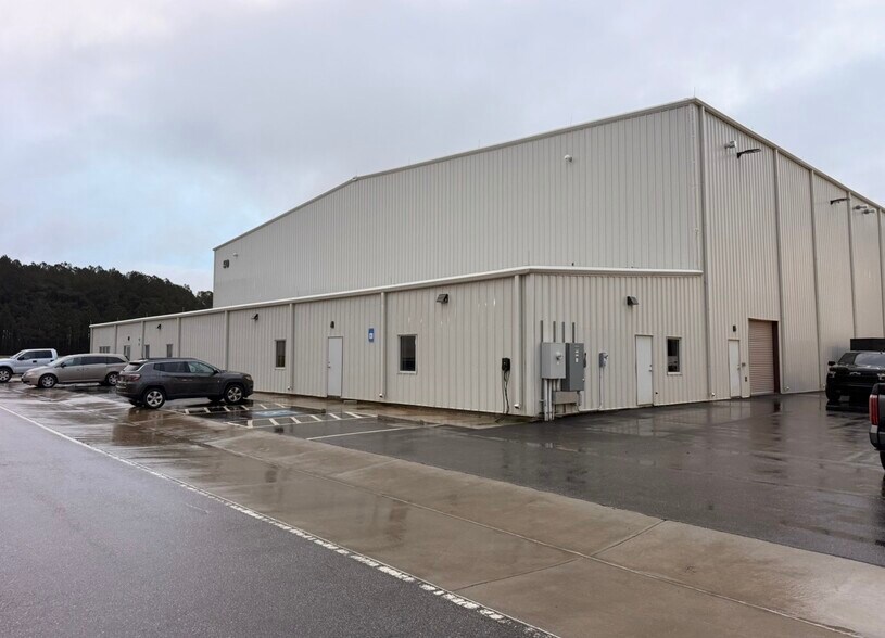 More Photos Of 40 Nation Drive, Newnan Airplane Hangar For Lease