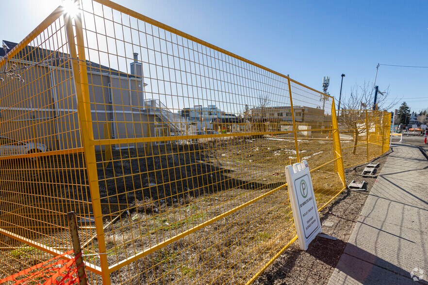 More Photos Of 2138 33 Av SW, Calgary Storefront Retail Office For Lease
