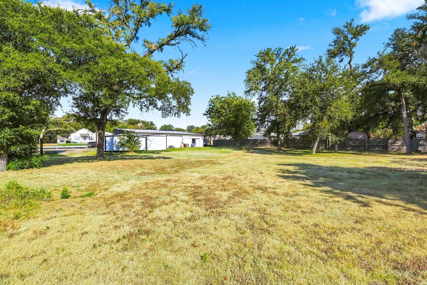More Photos Of 3508 Shawnee Trl, Fort Worth General Retail For Sale