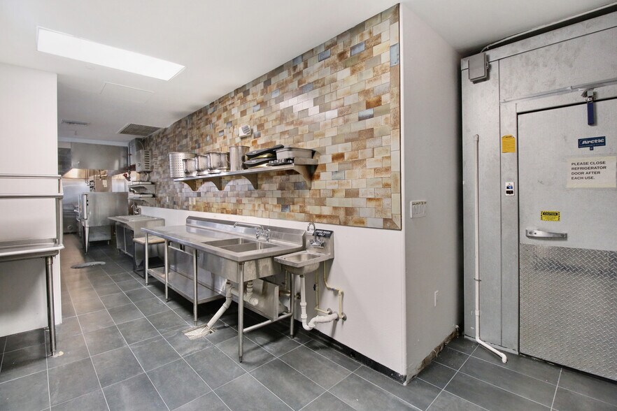 More Photos Of 1542 Washington Ave, Miami Beach Restaurant For Sale