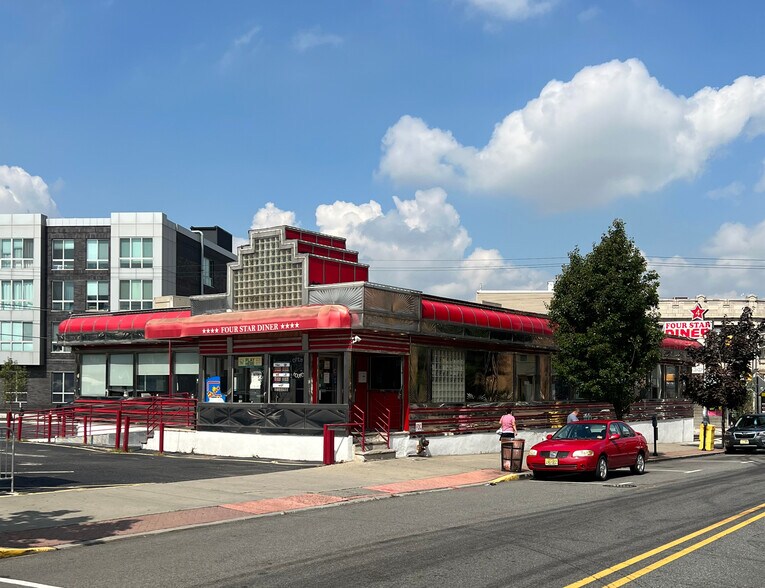 More Photos Of 543 32nd St, Union City Restaurant For Sale