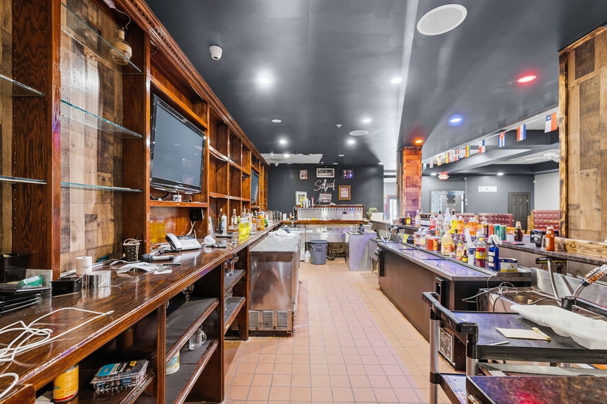 More Photos Of 159 S Main St, Fall River General Retail For Sale
