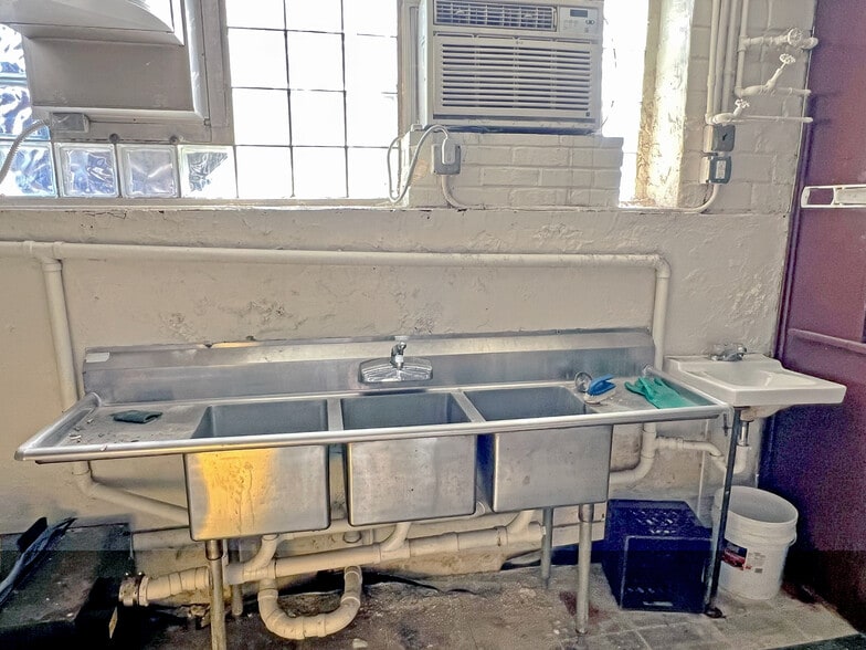 More Photos Of 116 W A St, Belleville Restaurant For Sale