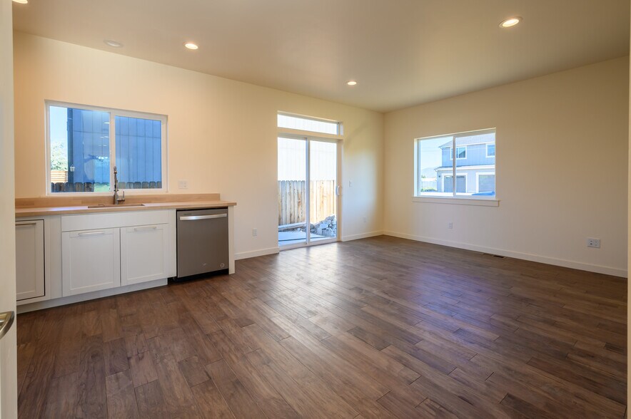 More Photos Of 1315 Pinkard, Prineville Multifamily For Sale