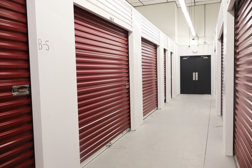 More Photos Of 912 N Dixie Ave, Elizabethtown Self Storage For Sale