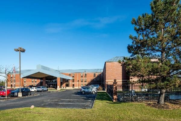 More Photos Of 17550 Rosbough Blvd, Middleburg Heights Hotel For Sale