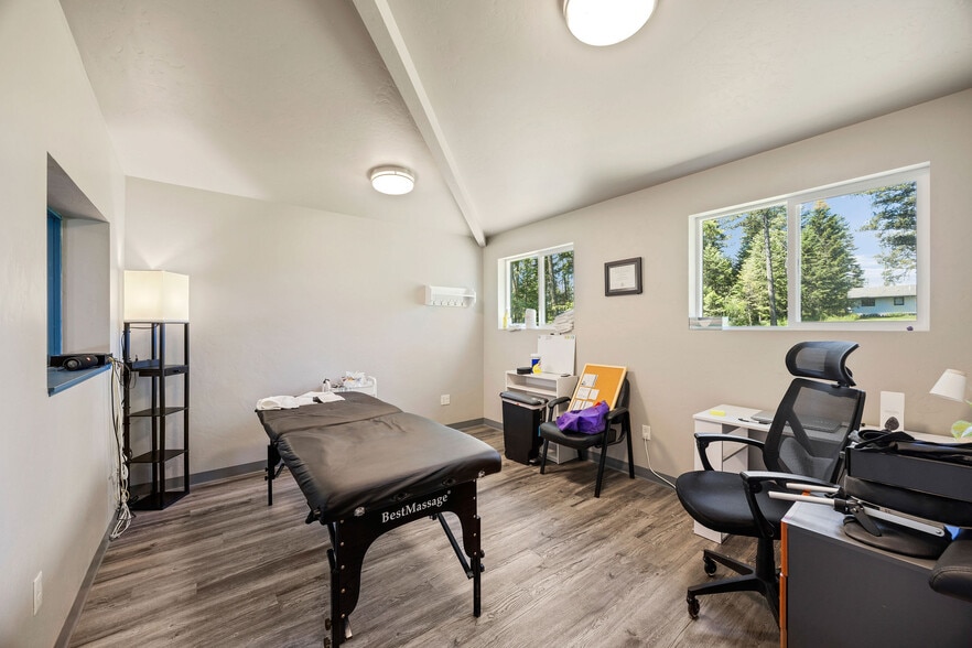 More Photos Of 112 E Blanchard Lake Rd, Whitefish Warehouse For Lease