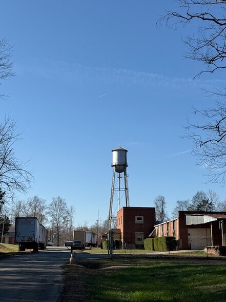 More Photos Of 2729 Ossipee Front St, Elon Truck Terminal For Sale