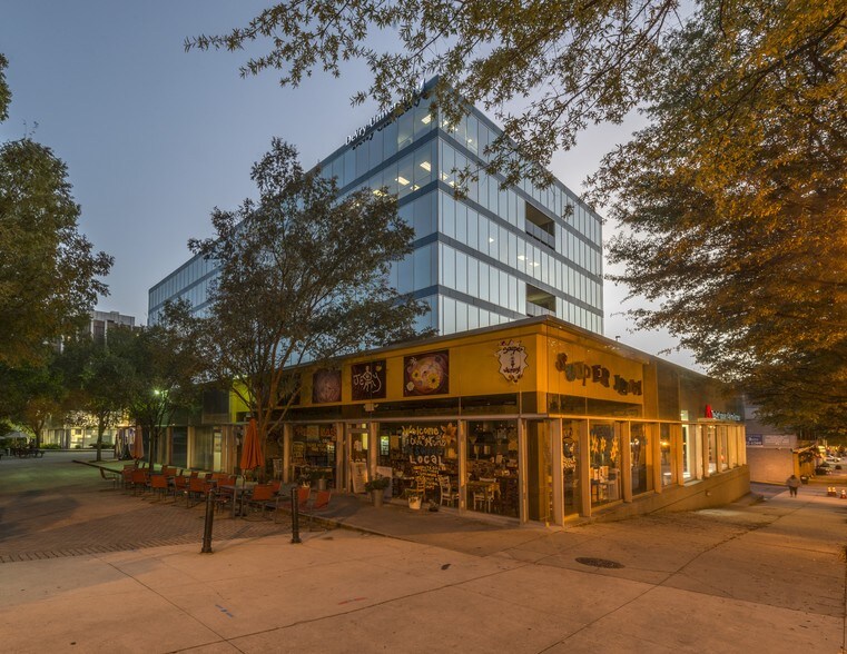 More Photos Of 1 W Court Sq, Decatur Office For Lease