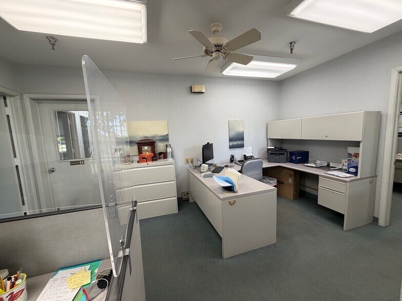 More Photos Of 5 Lunar Dr, Woodbridge Warehouse For Lease