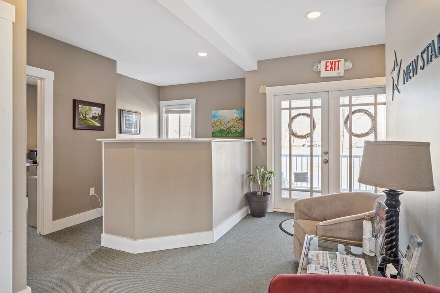 More Photos Of 183 Mammoth Rd, Londonderry Medical For Lease